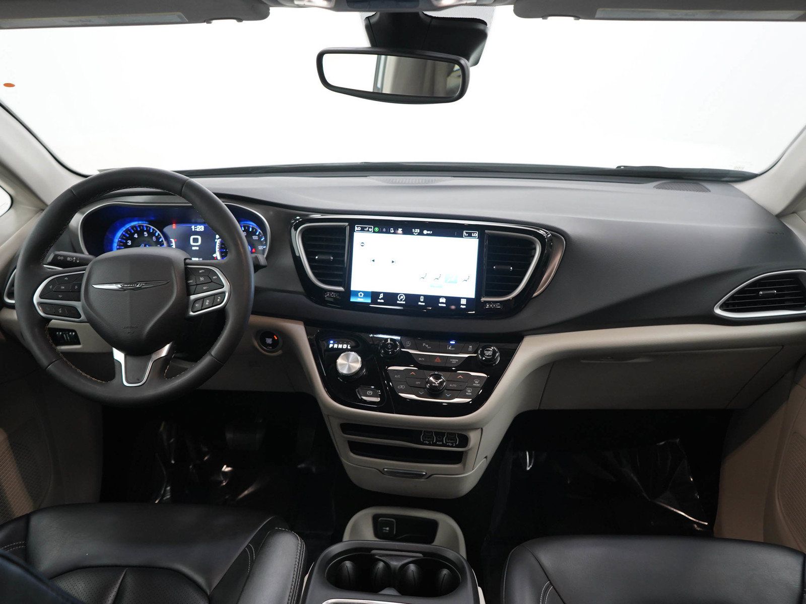 Used 2023 Chrysler Pacifica Touring-L FWD image 14