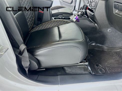 Used 2023 Jeep Wrangler Unlimited Sahara image 32