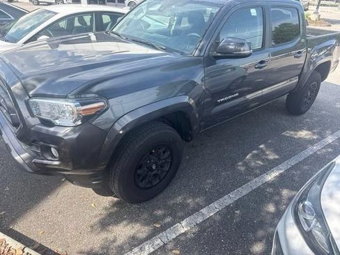 Used 2022 Toyota Tacoma SR5 w/ Technology Package RWD image 2