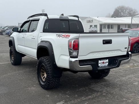 Used 2020 Toyota Tacoma TRD Off-Road image 3