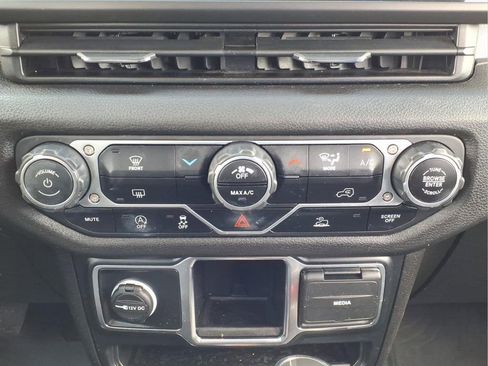 Used 2024 Jeep Gladiator Sport image 16