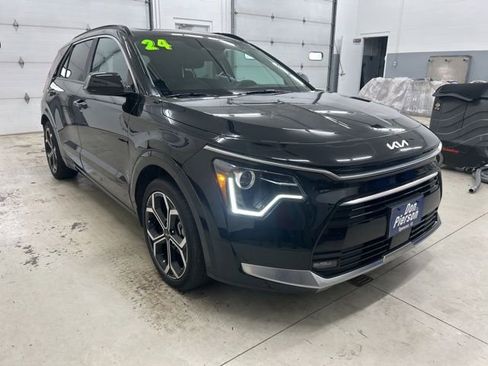 Used 2024 Kia Niro EX Touring image 3