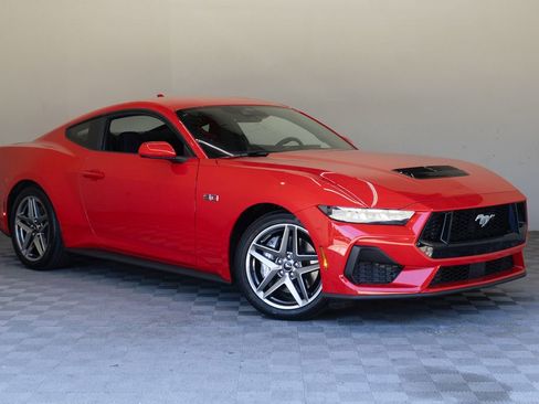 Used 2025 Ford Mustang GT RWD image 2