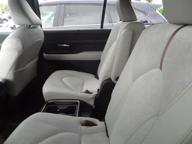 Used 2024 Toyota Grand Highlander AWD Hybrid image 9