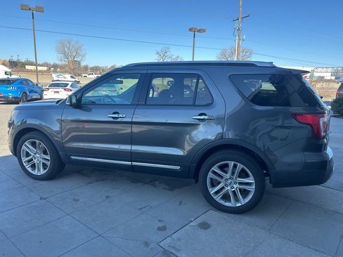 Used 2017 Ford Explorer Limited w/ Equipment Group 301A image 9