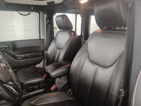 Used 2017 Jeep Wrangler Unlimited Sahara AWD/4WD image 14