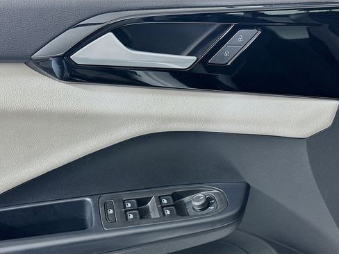 Used 2025 Volkswagen Taos S image 15