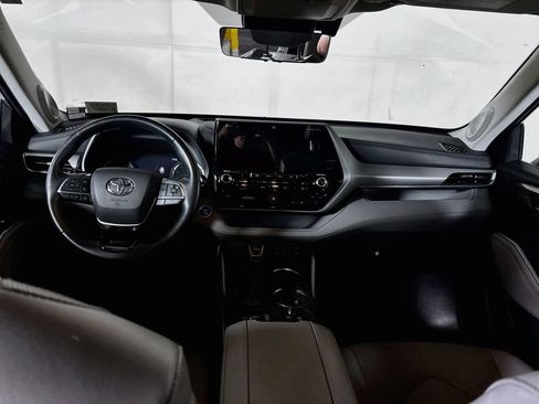 Used 2021 Toyota Highlander Platinum AWD/4WD image 12