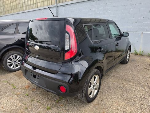 Used 2019 Kia Soul FWD image 2