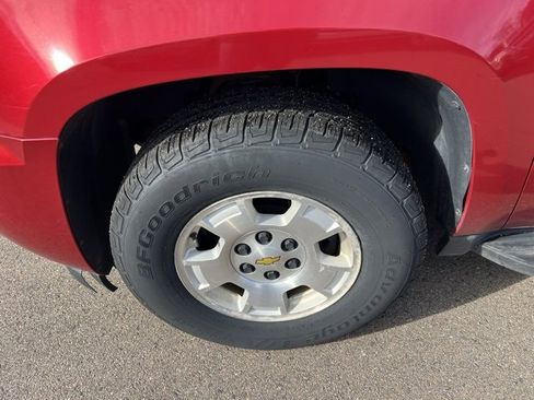 Used 2012 Chevrolet Suburban LT w/ Luxury Package image 9