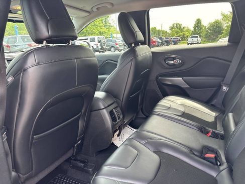Used 2020 Jeep Cherokee Latitude Plus w/ Cold Weather Group AWD/4WD image 15