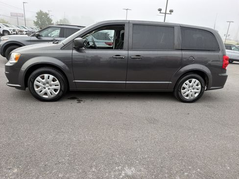 Used 2018 Dodge Grand Caravan SE FWD image 10