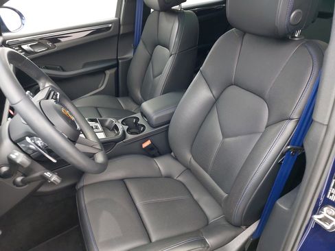 Used 2025 Porsche Macan image 17