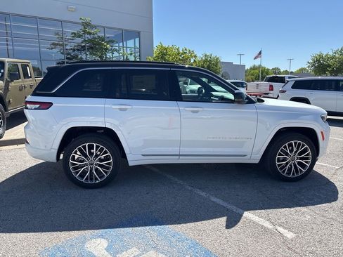 New 2026 Jeep Grand Cherokee Summit AWD/4WD image 32
