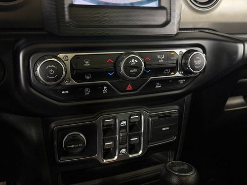 Used 2022 Jeep Wrangler Unlimited Sport image 17