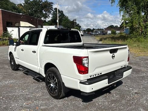 Used 2021 Nissan Titan SV w/ SV Convenience Package image 7