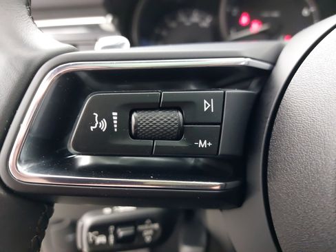 Certified 2025 Porsche Macan image 19