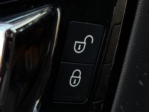 Used 2016 Jaguar XJ L Portfolio RWD image 42