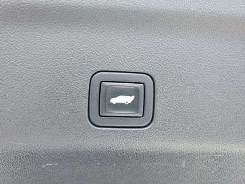 Used 2021 Chevrolet Tahoe Premier RWD image 9