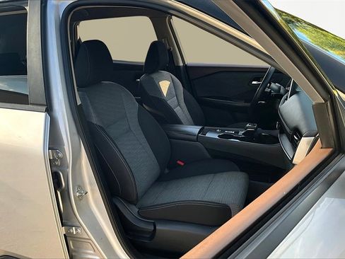 Used 2022 Nissan Rogue SV image 7