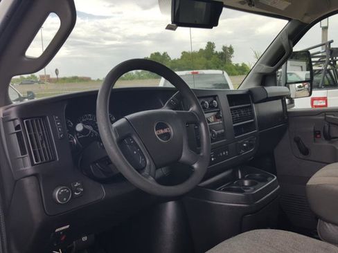 Used 2018 GMC Savana 3500 w/ Driver Convenience Package RWD image 17