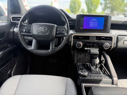 Certified 2025 Toyota Tacoma SR5 AWD/4WD image 21