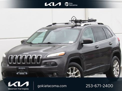 Used 2016 Jeep Cherokee Latitude w/ Cold Weather Group image 1