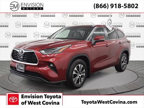 Certified 2023 Toyota Highlander XLE image 1