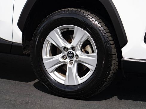Used 2020 Toyota RAV4 XLE FWD image 8
