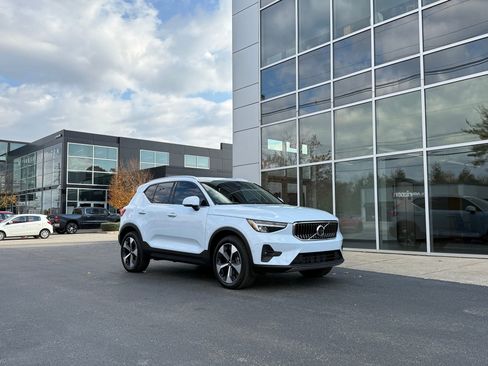 Used 2025 Volvo XC40 B5 Plus w/ Protection Package Premier image 16