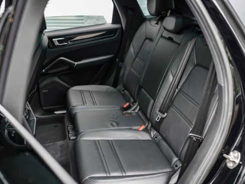 Used 2023 Porsche Cayenne AWD/4WD image 23