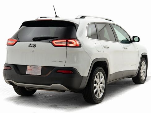 Used 2017 Jeep Cherokee Limited image 3