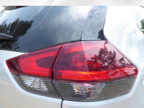 Used 2020 Nissan Rogue S image 22