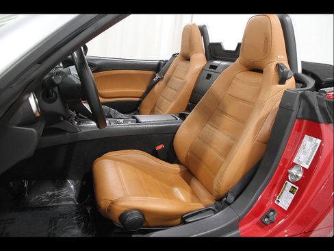 Used 2019 FIAT 124 Spider Lusso w/ Convenience Group RWD image 6