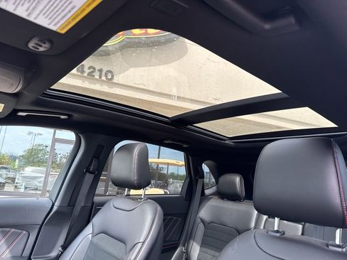 Used 2023 Ford Edge ST-Line image 2