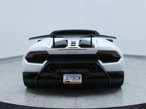 Used 2019 Lamborghini Huracan Performante AWD/4WD image 4