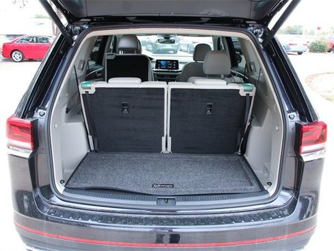 Certified 2025 Volkswagen Atlas SE image 34