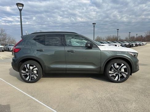 New 2026 Volvo XC40 B5 Plus w/ Climate Package image 8