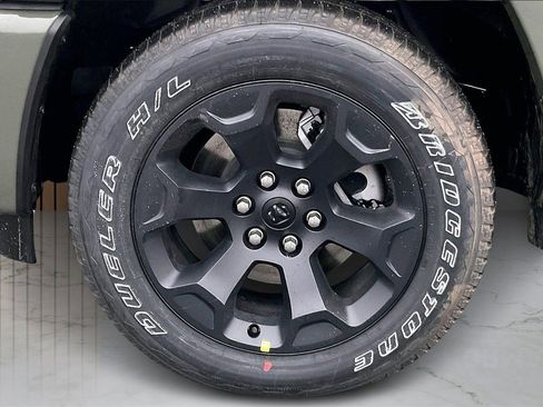 New 2026 RAM 1500 4x4 Crew Cab image 32