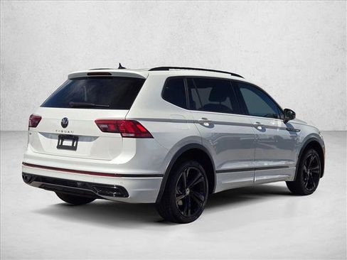 Used 2023 Volkswagen Tiguan SE R-Line image 5