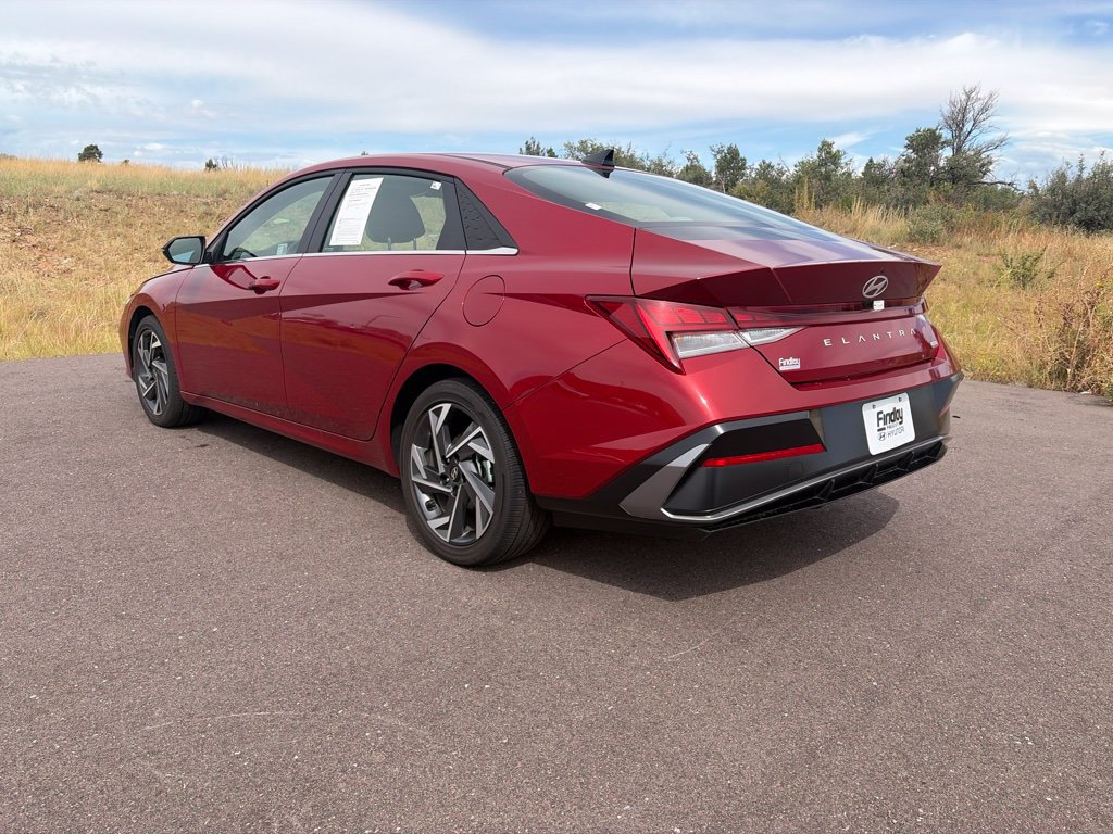 Certified 2025 Hyundai Elantra Limited FWD image 7