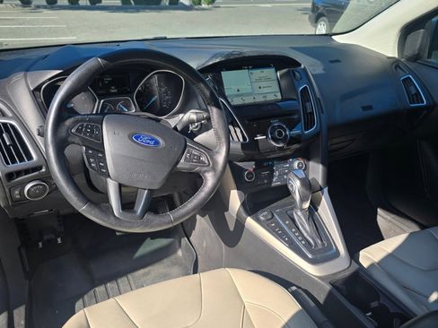 Used 2018 Ford Focus Titanium w/ Titanium Technology Package FWD image 6