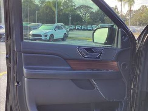 Used 2020 Lincoln Navigator Standard image 13