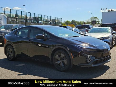 Used 2024 Toyota Prius LE image 7