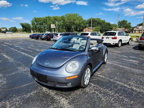 Used 2006 Volkswagen Beetle Convertible w/ Package 2 FWD image 2