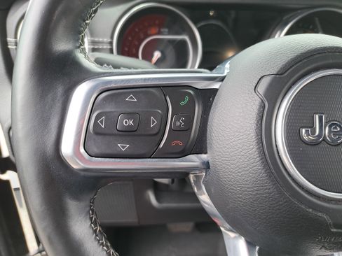 Used 2020 Jeep Wrangler Unlimited Sahara w/ Safety Group AWD/4WD image 16