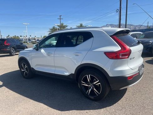 Used 2025 Volvo XC40 B5 Core image 5