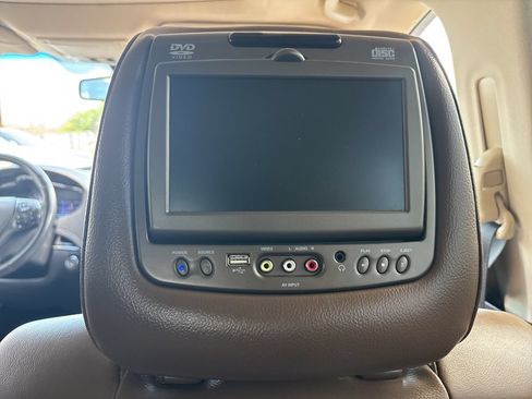 Used 2013 Lincoln MKT AWD image 18