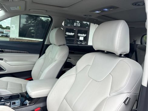 Used 2023 Kia Telluride SX AWD/4WD image 3