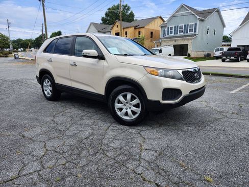 Used 2011 Kia Sorento 2WD image 1